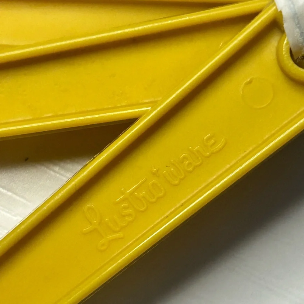 Vintage Yellow 4 Piece Lustro Ware Plastic Measuring Spoons Set‎